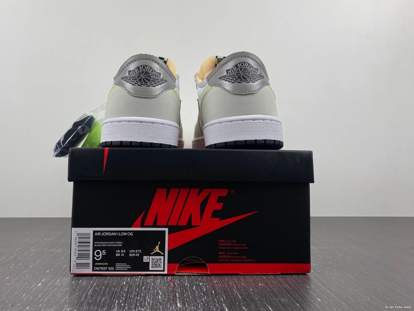  DM7837-103 Retro 1 Low Jordan Green Black White Ghost 1126